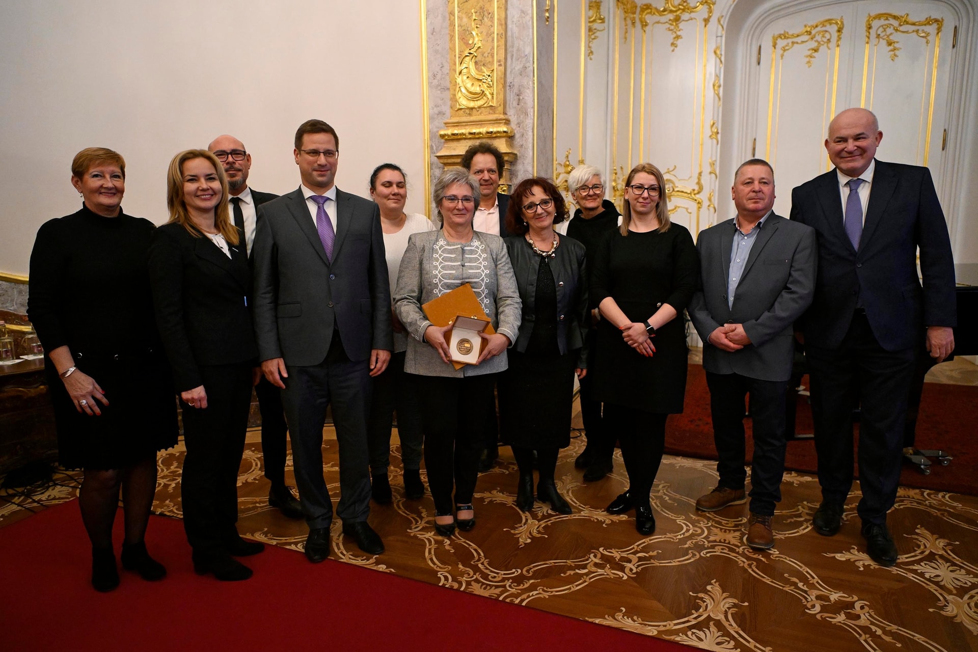 Gulyás Gergely: Civilek munkája nyomán halad előre az ország