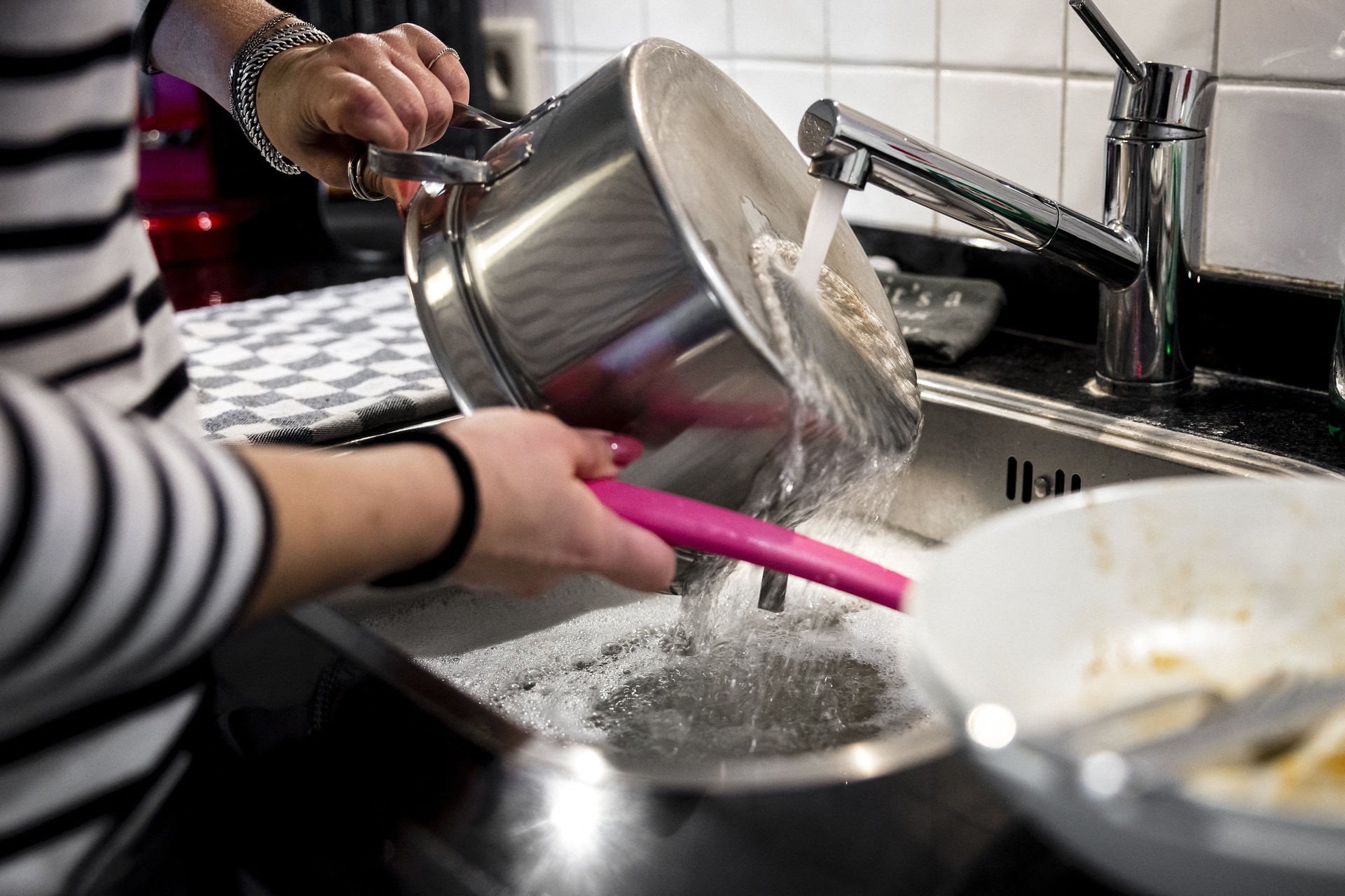 Ha ezt tesszük minden este, többé nem dugul el a lefolyó