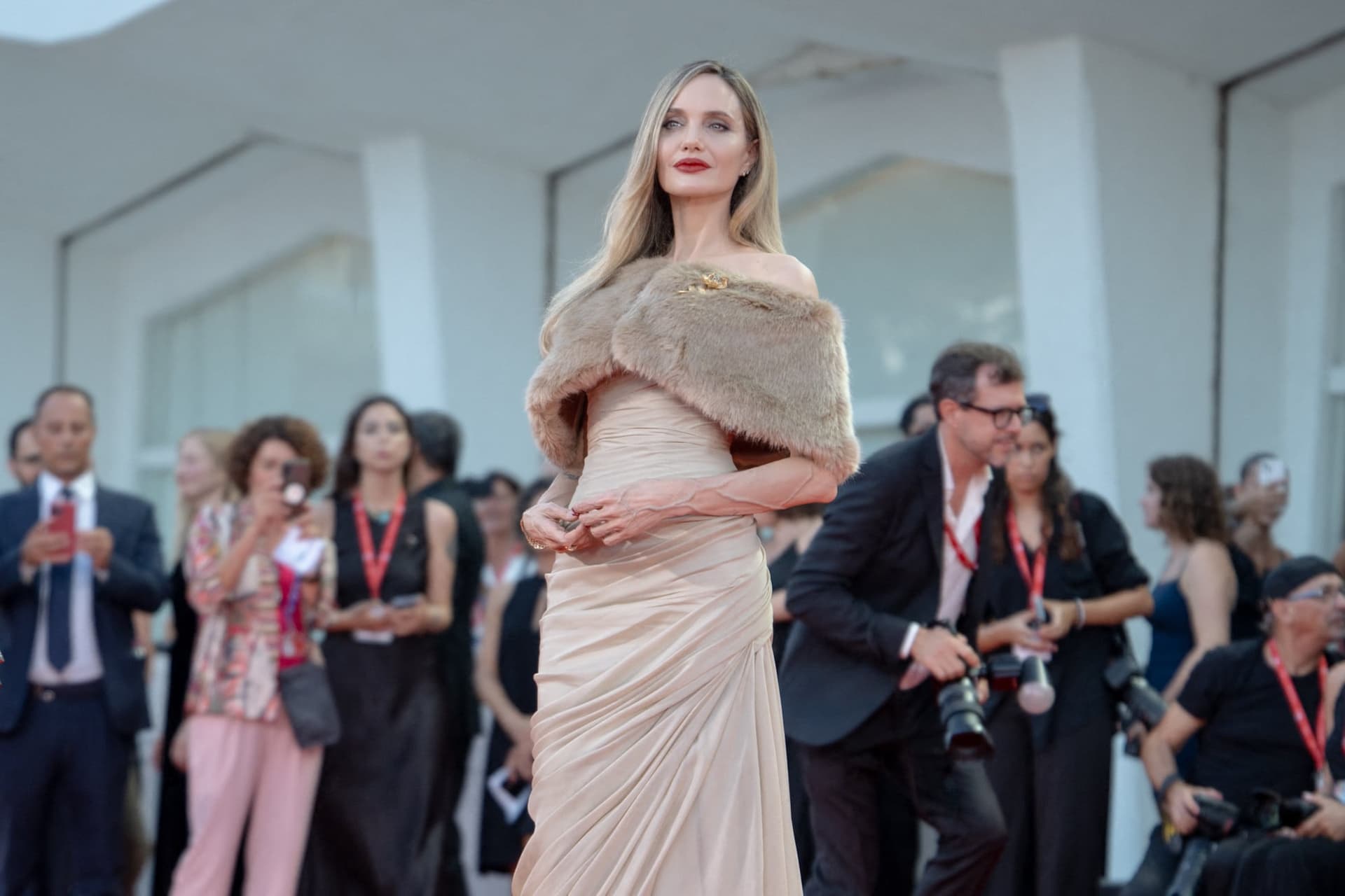 Így tér vissza Angelina Jolie