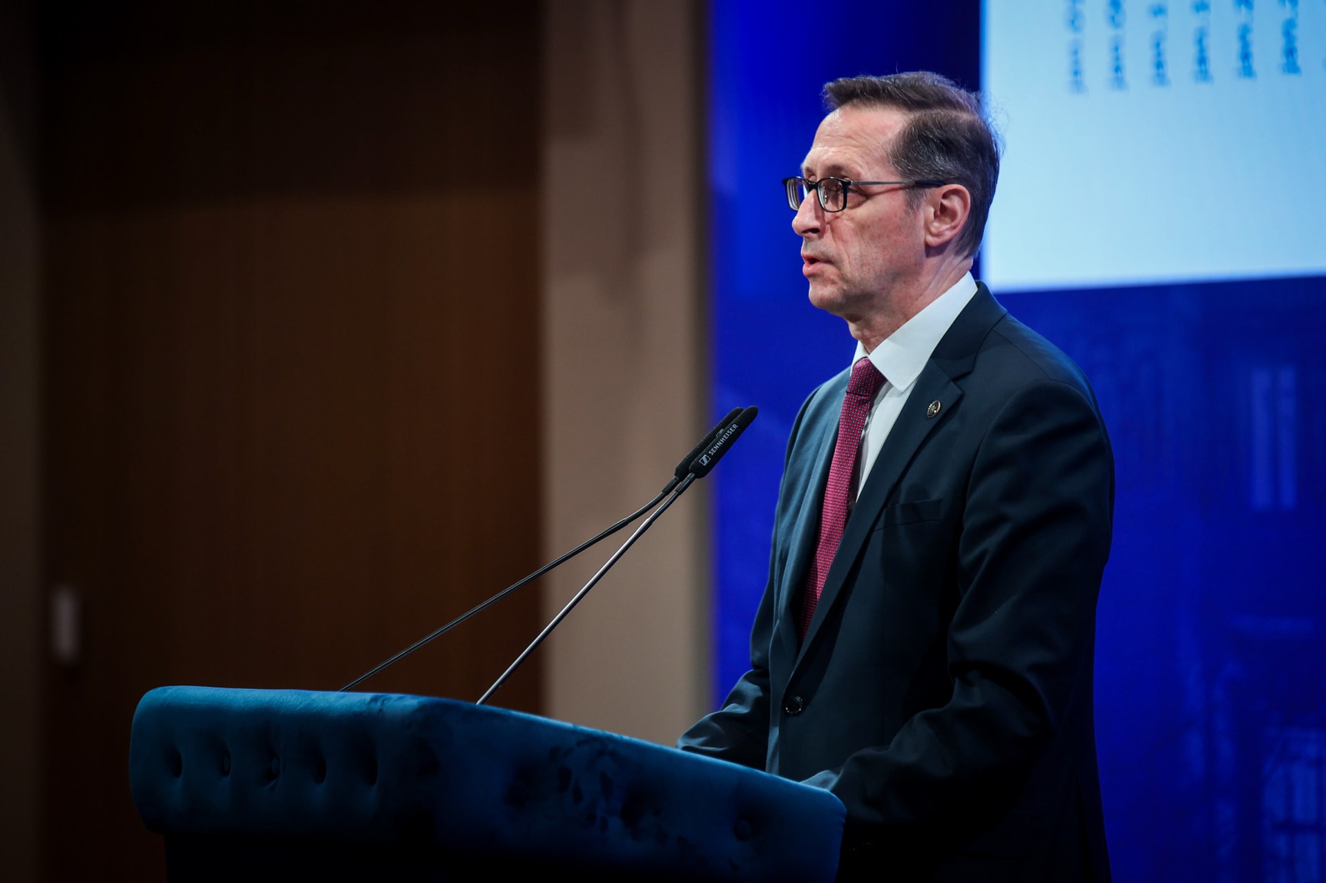 „Az árstabilitáshoz fegyelmezett monetáris politikára van szükség”