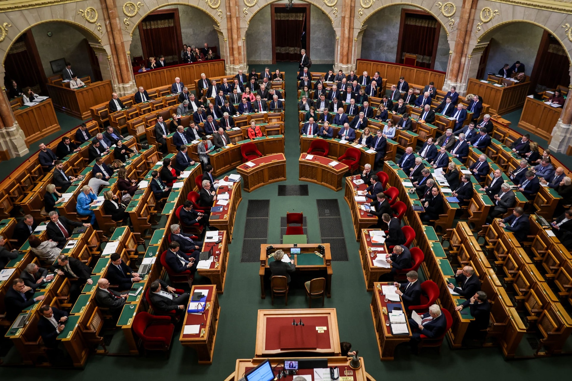 Kérdések, azonnali kérdések a parlamentben