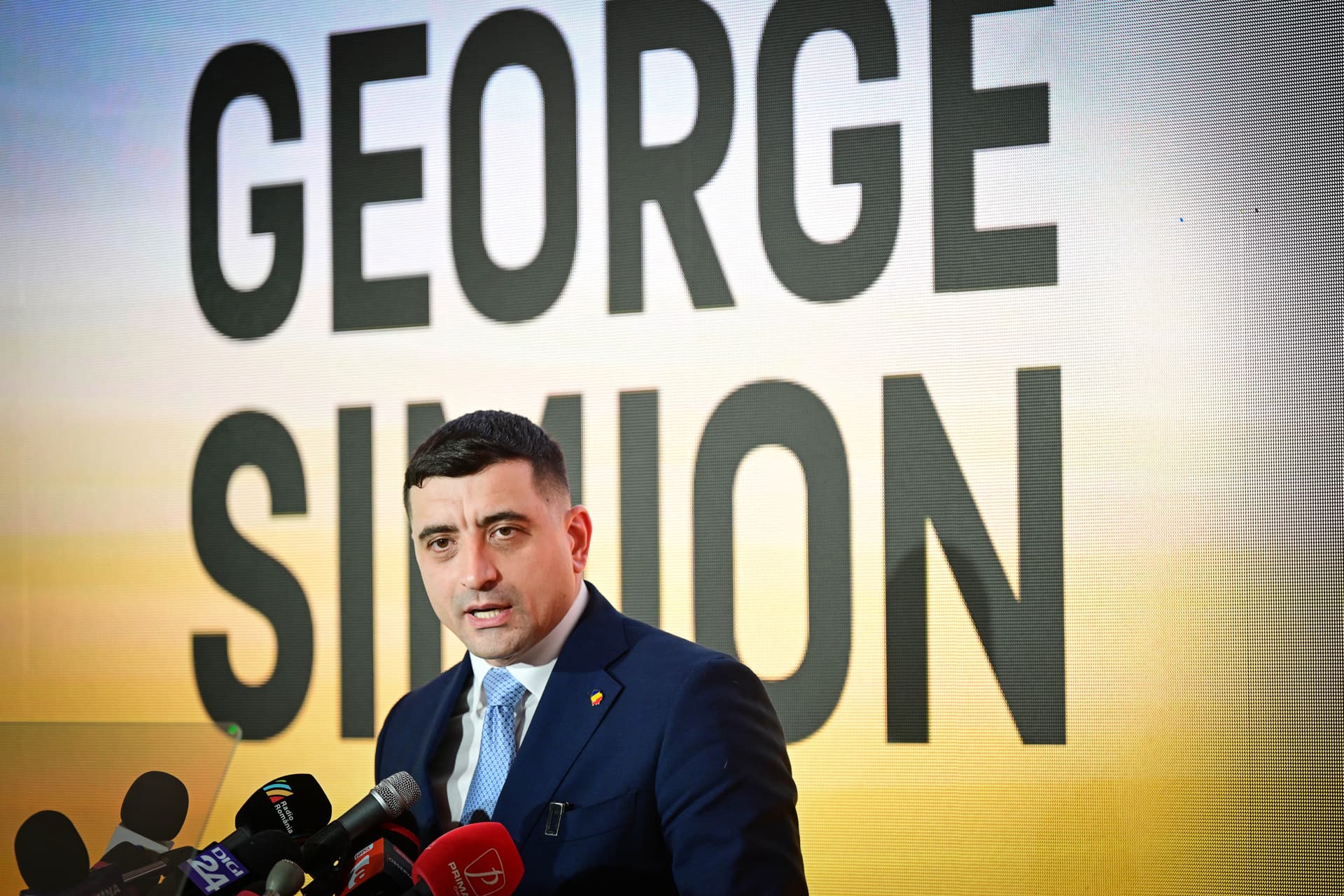Csaknem tíz százalékpontos George Simion előnye