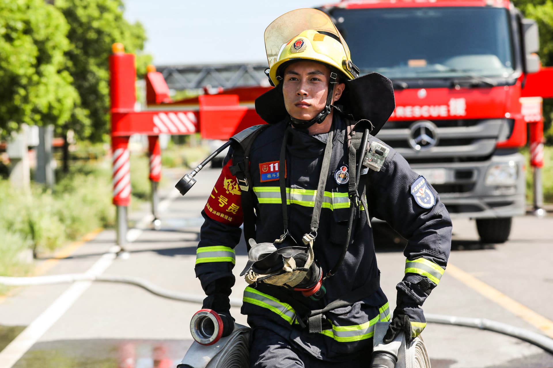 Kigyulladt és leomlott egy híd Pekingben
