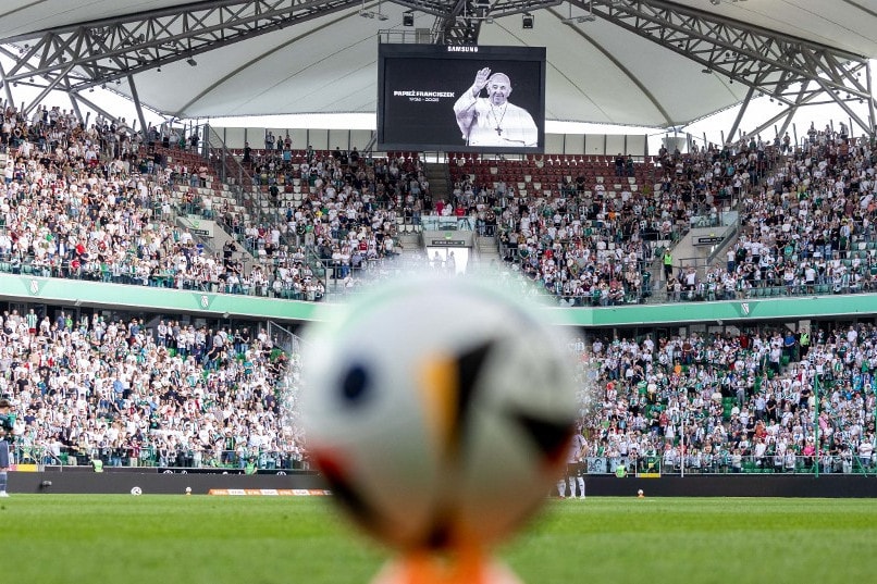 A labdarúgóvilág is gyászol