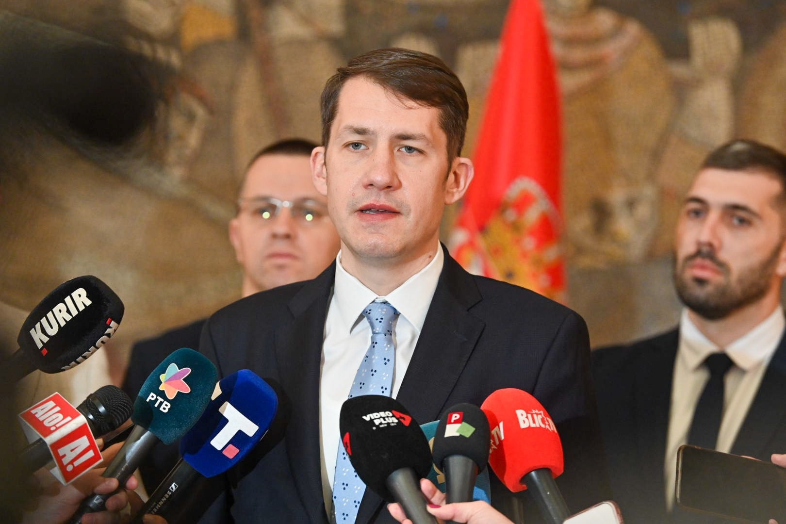 Átadta jelöltlistáját a választási bizottságnak a Vajdasági Magyar Szövetség