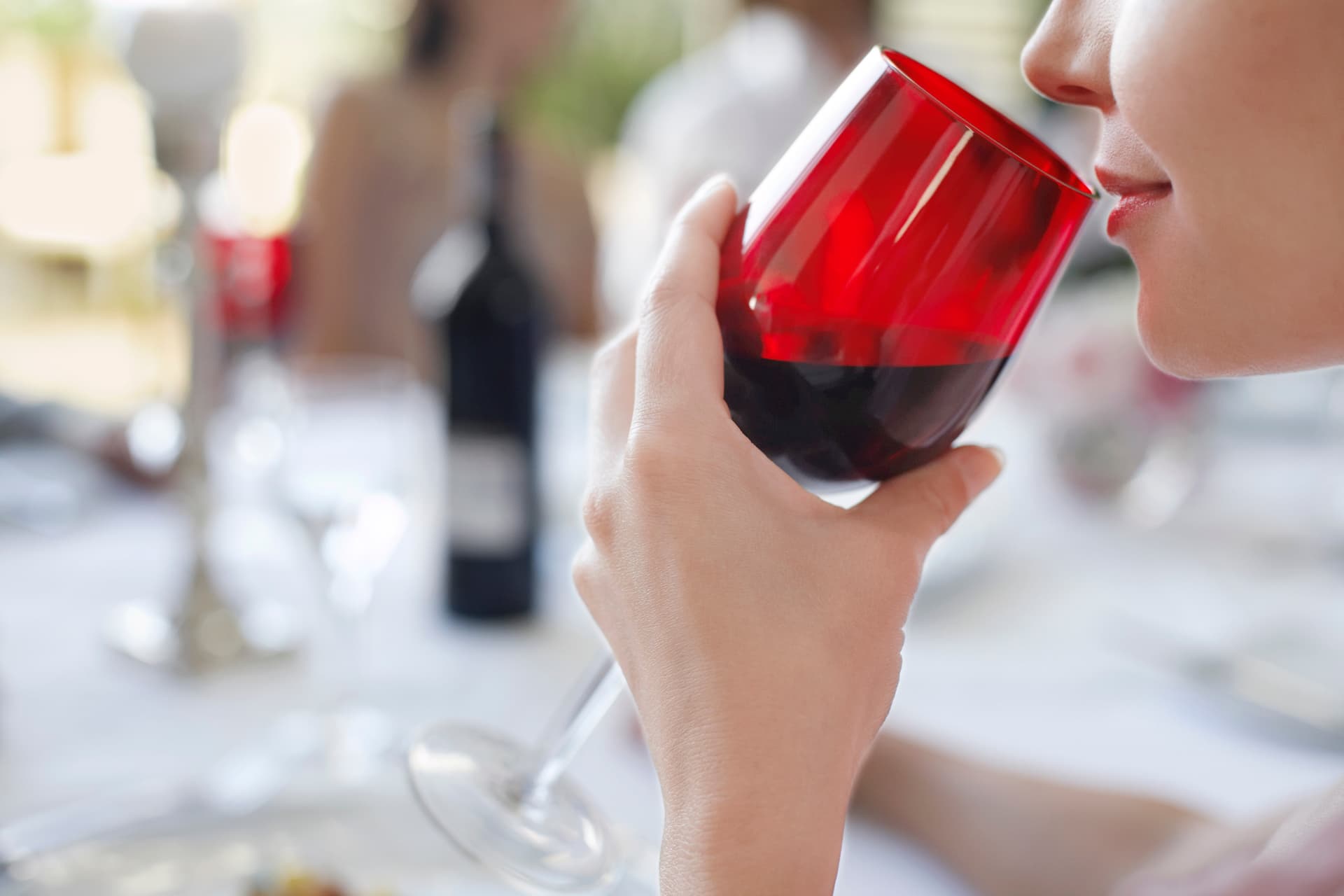 Hetente ennyi alkoholos ital fogyasztása megduplázza a demencia kockázatát