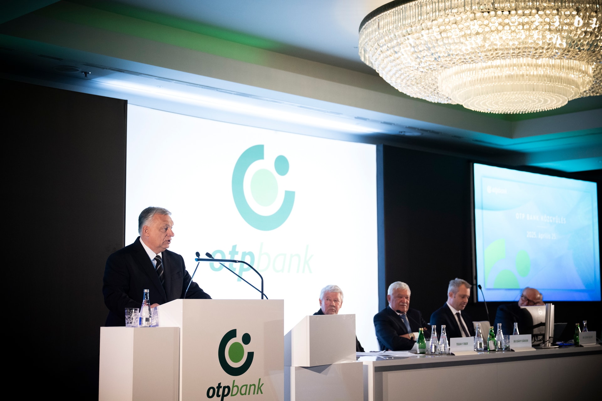 Orbán Viktor: A kormány továbbra is békestratégiát követ