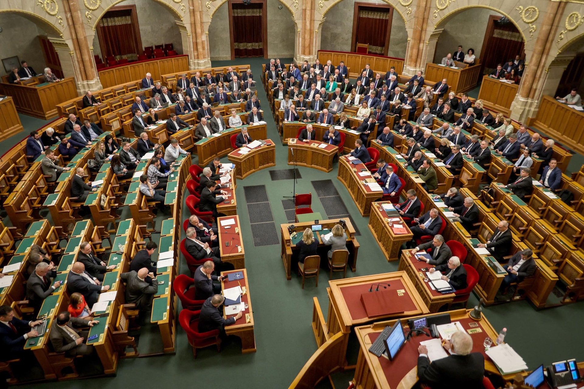Közel húsz törvényjavaslatot vitat meg a parlament