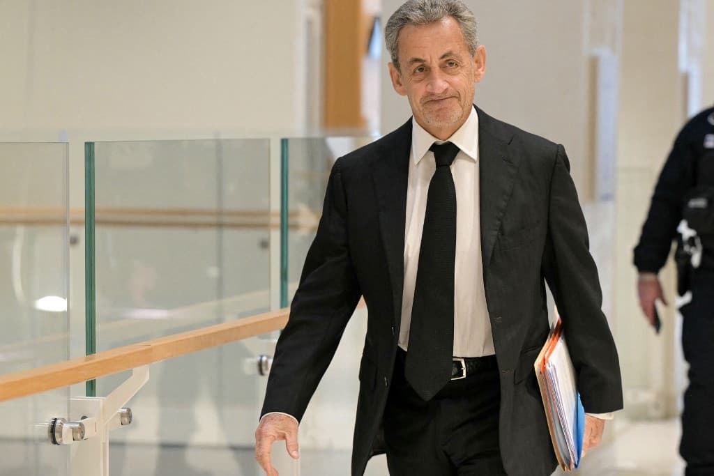 Levették az elektromos nyomkövetőt Nicolas Sarkozyról