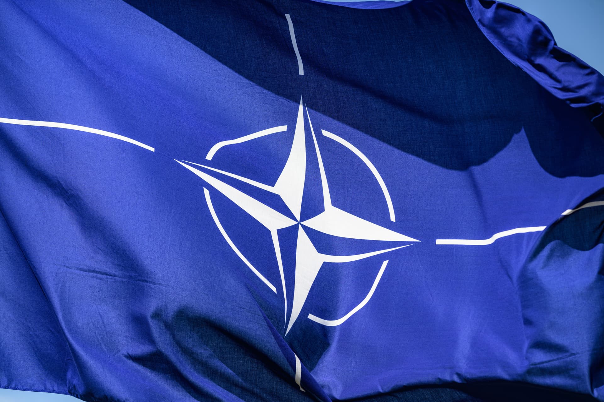 Kemény kritika a NATO-nak