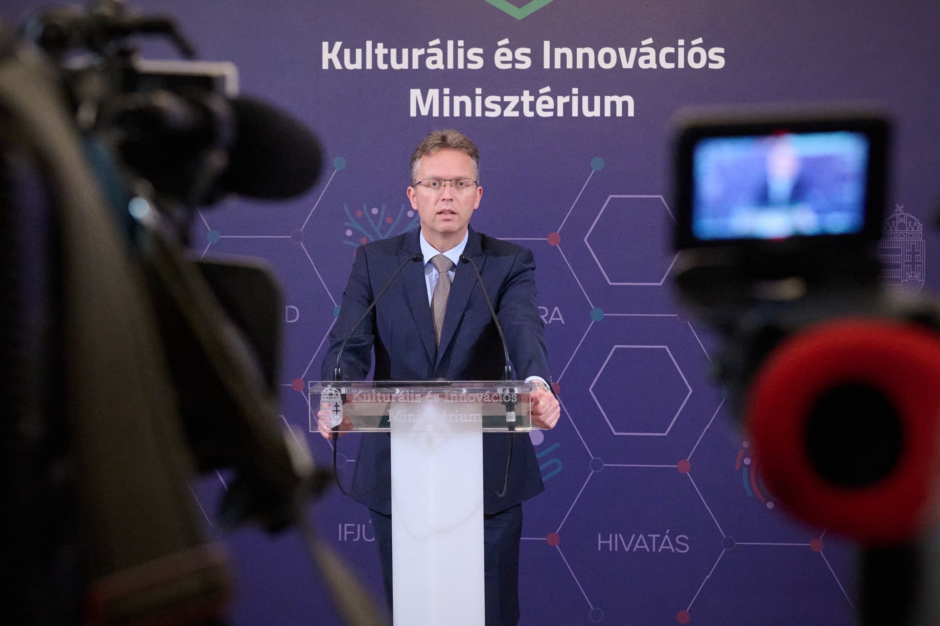 A kormány a magyar családokat támogatja