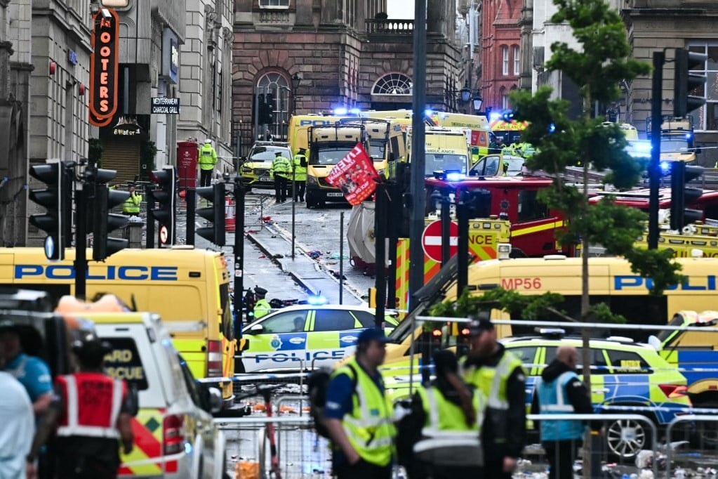 Vádat emeltek a Liverpool bajnoki parádéján tömegbe hajtó jármű vezetője ellen