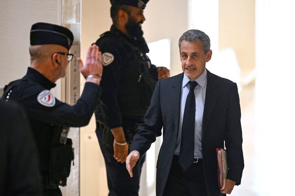 Sarkozy magánzárkában kezdi meg börtönbüntetését