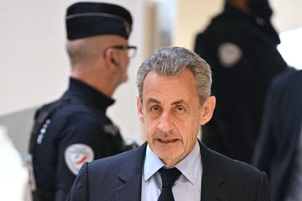 Nicolas Sarkozy kiszabadult a börtönből