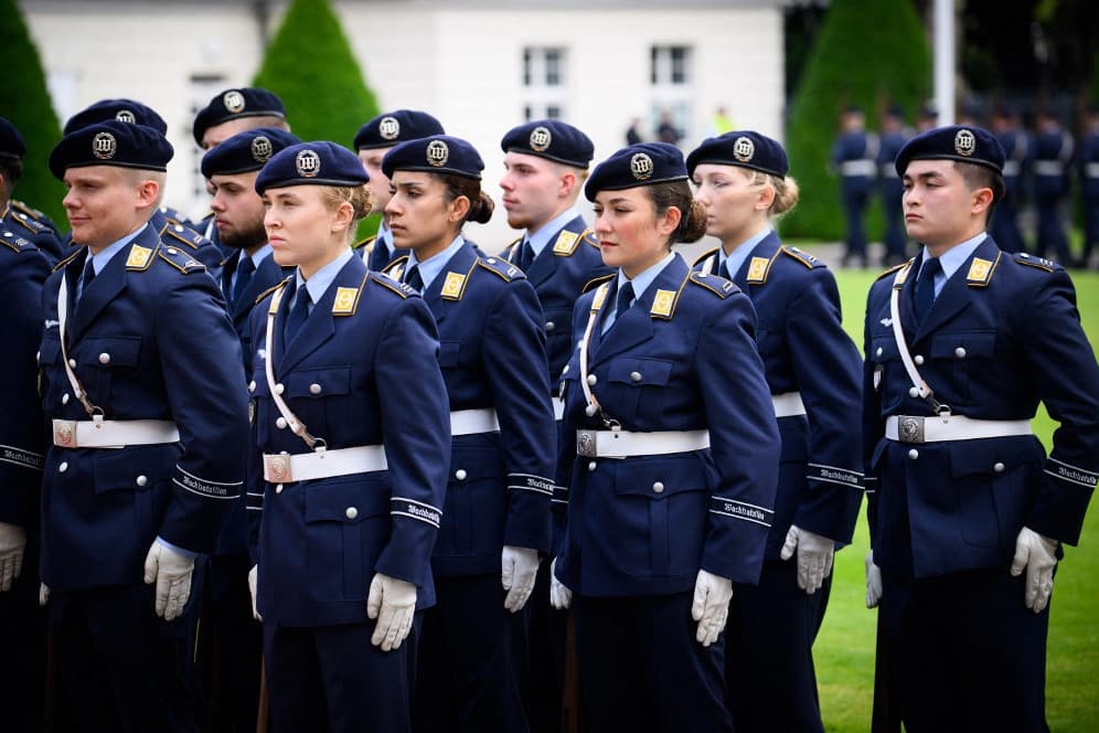 A hadseregnek fel kell készülnie a sorkatonai szolgálat visszaállítására