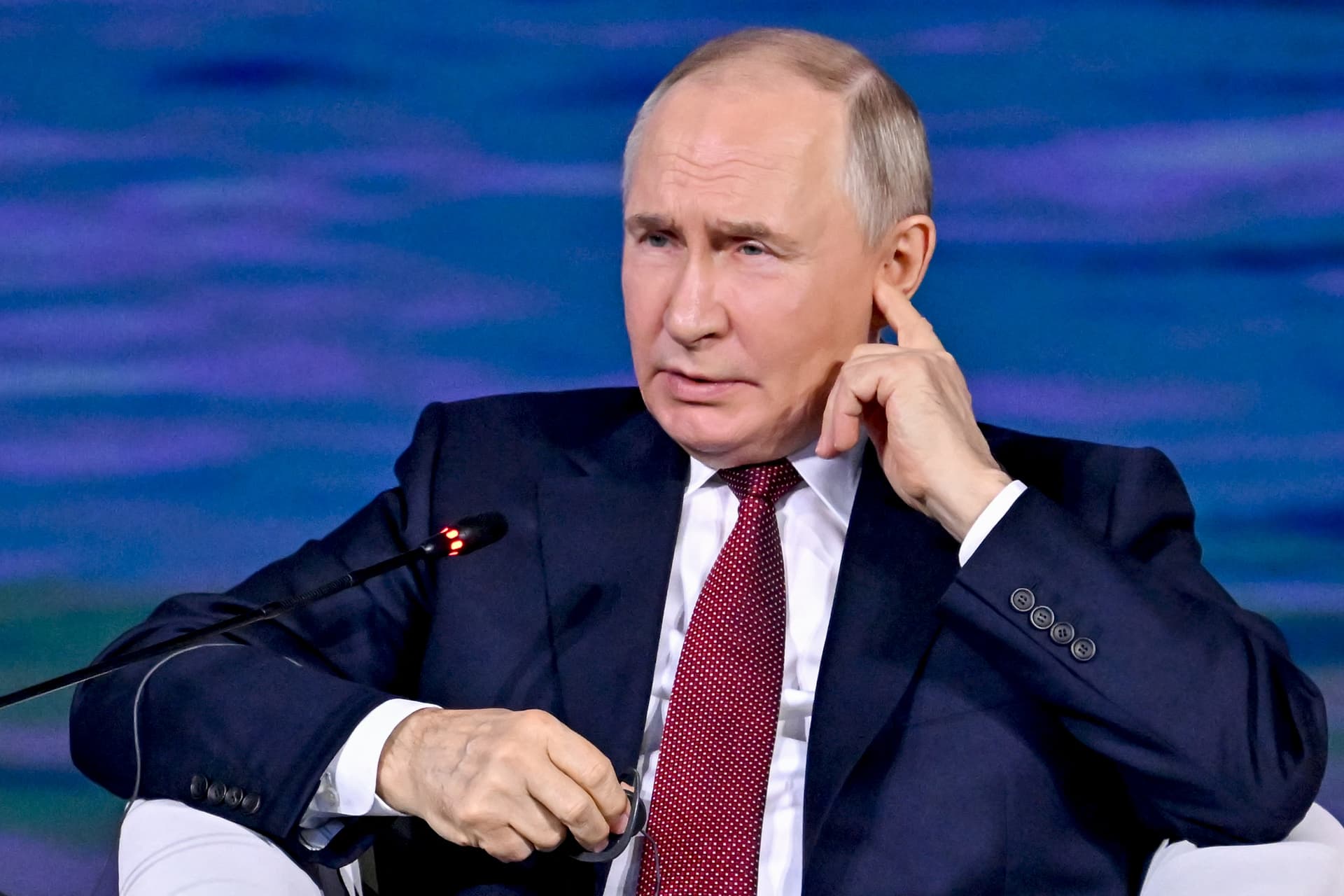 Putyin szerint Ukrajna jobb sorsot érdemel