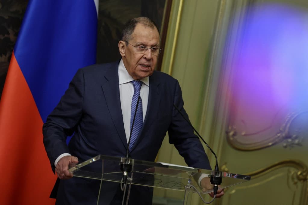 Lavrov szerint Oroszország csökkenti katonai kiadásait