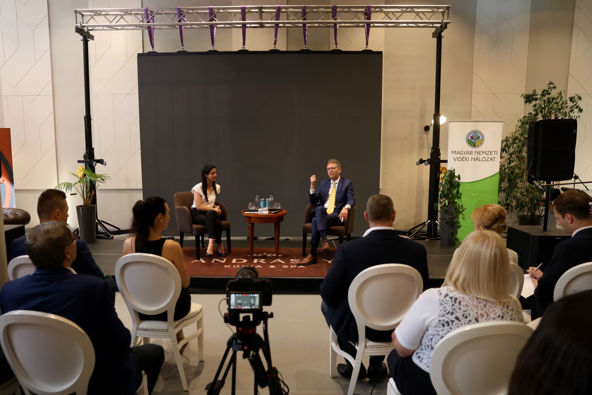 „A magyar fiatalok sikere a nemzet sikere”