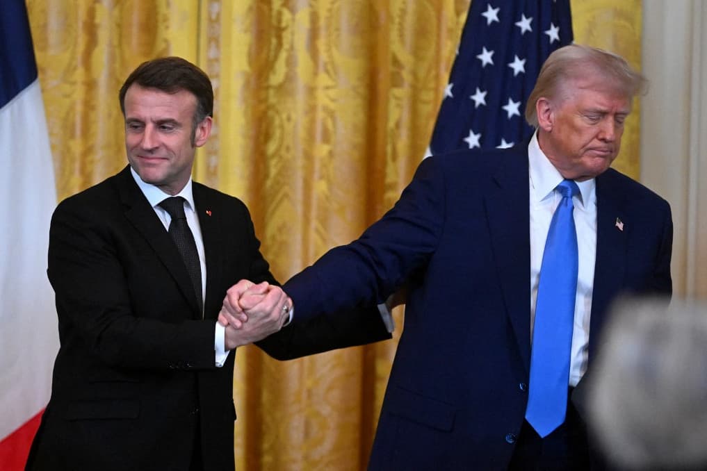 Macron tovább küzdene Trumppal