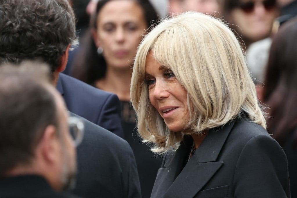 Kezdődik a per: Kiderülhet, hogy Macron felesége férfi vagy nő