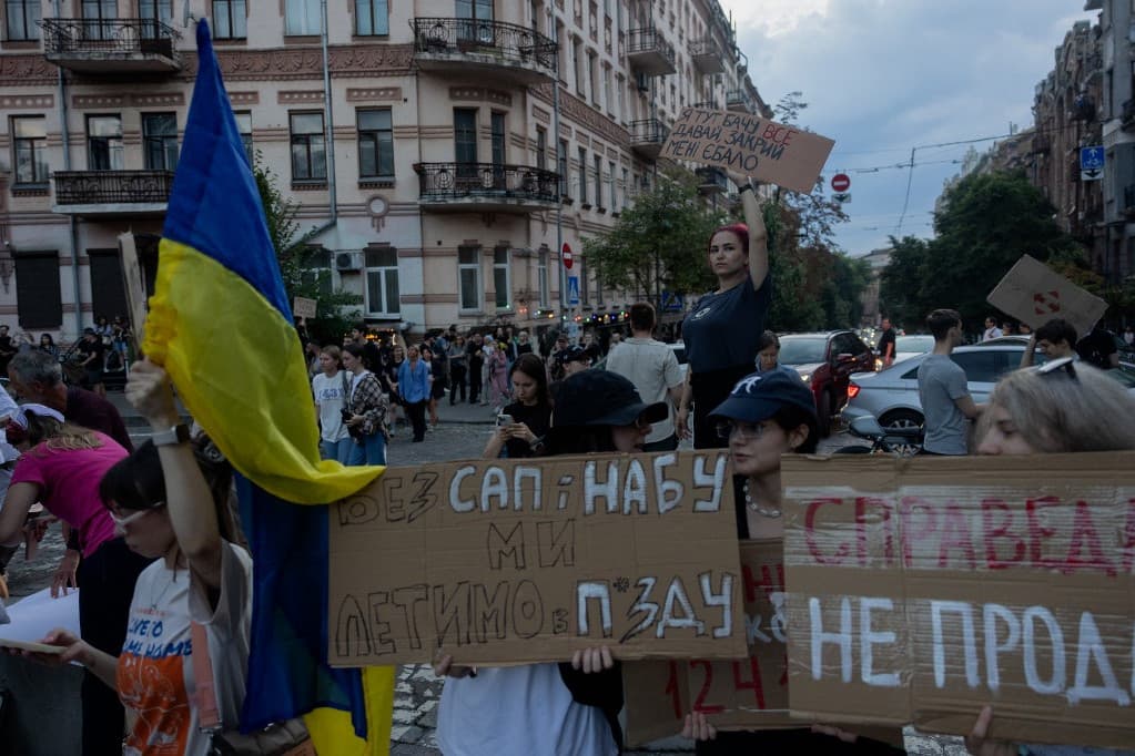 Zelenszkij a keddi tüntetéshullám után összehívta a rendvédelmi és korrupcióellenes szervek vezetőit