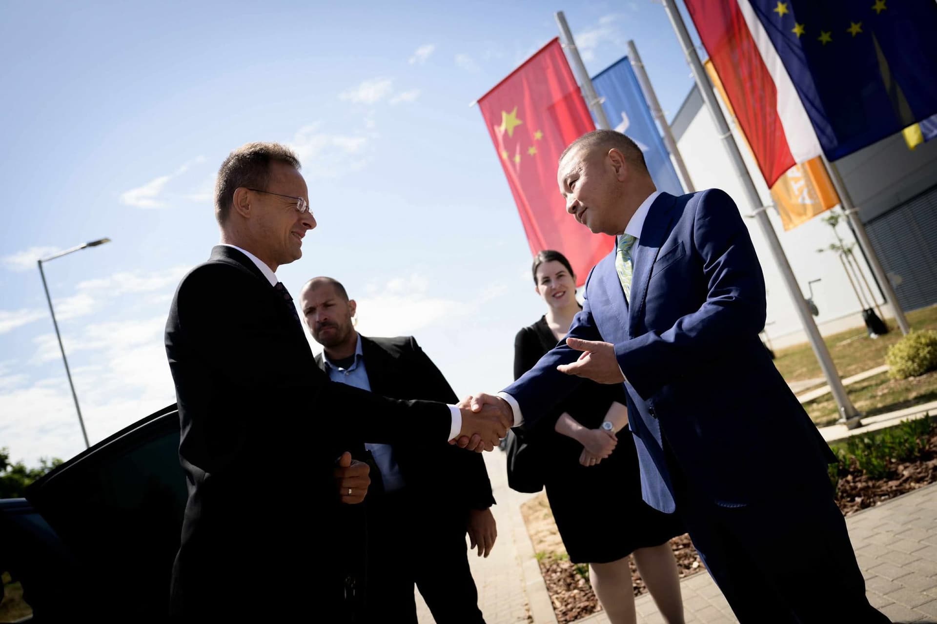 A kínai beruházások több tízezer új munkahelyet teremtettek