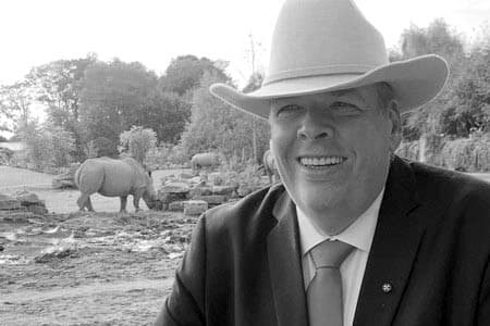 Barátai dobják össze a pénzt Schmuck Andor temetésére