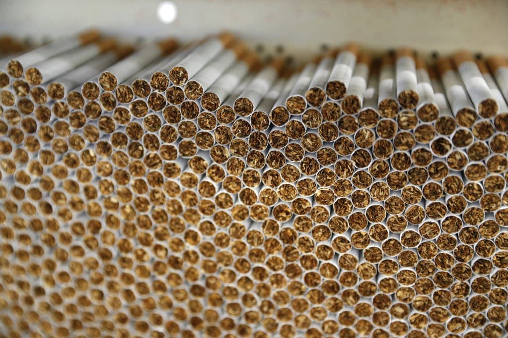 Illegális cigarettagyárat lepleztek le az erdélyi Szebenben