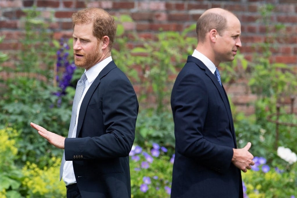 Harry herceg visszatér Angliába