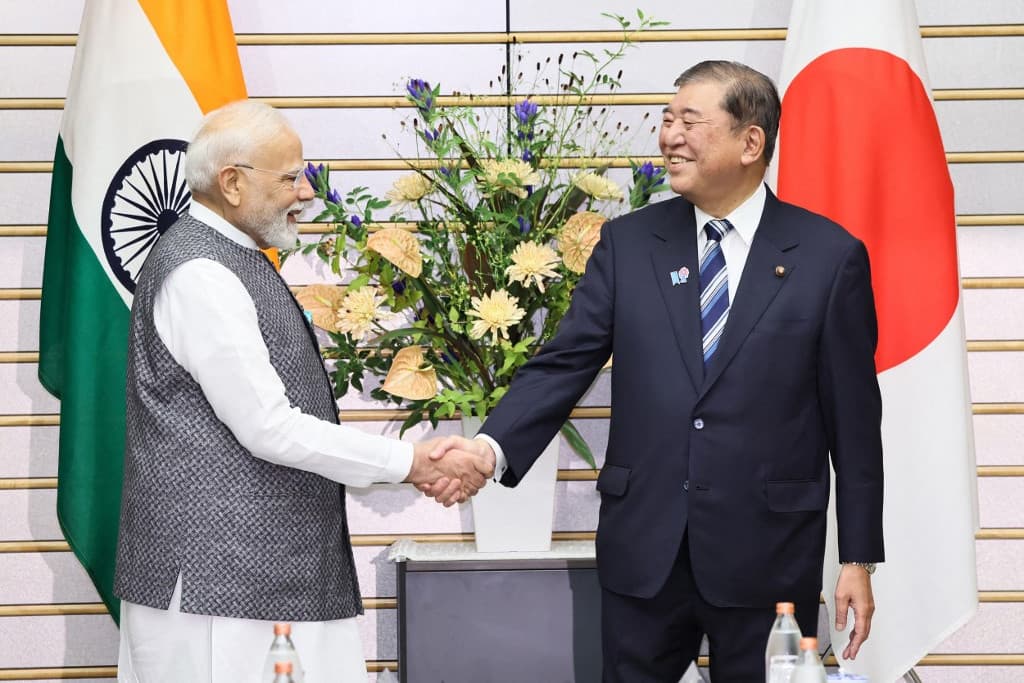 Szorosabbra vonja gazdasági és védelmi együttműködését India és Japán