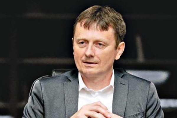 Élő televíziós műsorban kapott agyvérzést a szerb befektetési miniszter