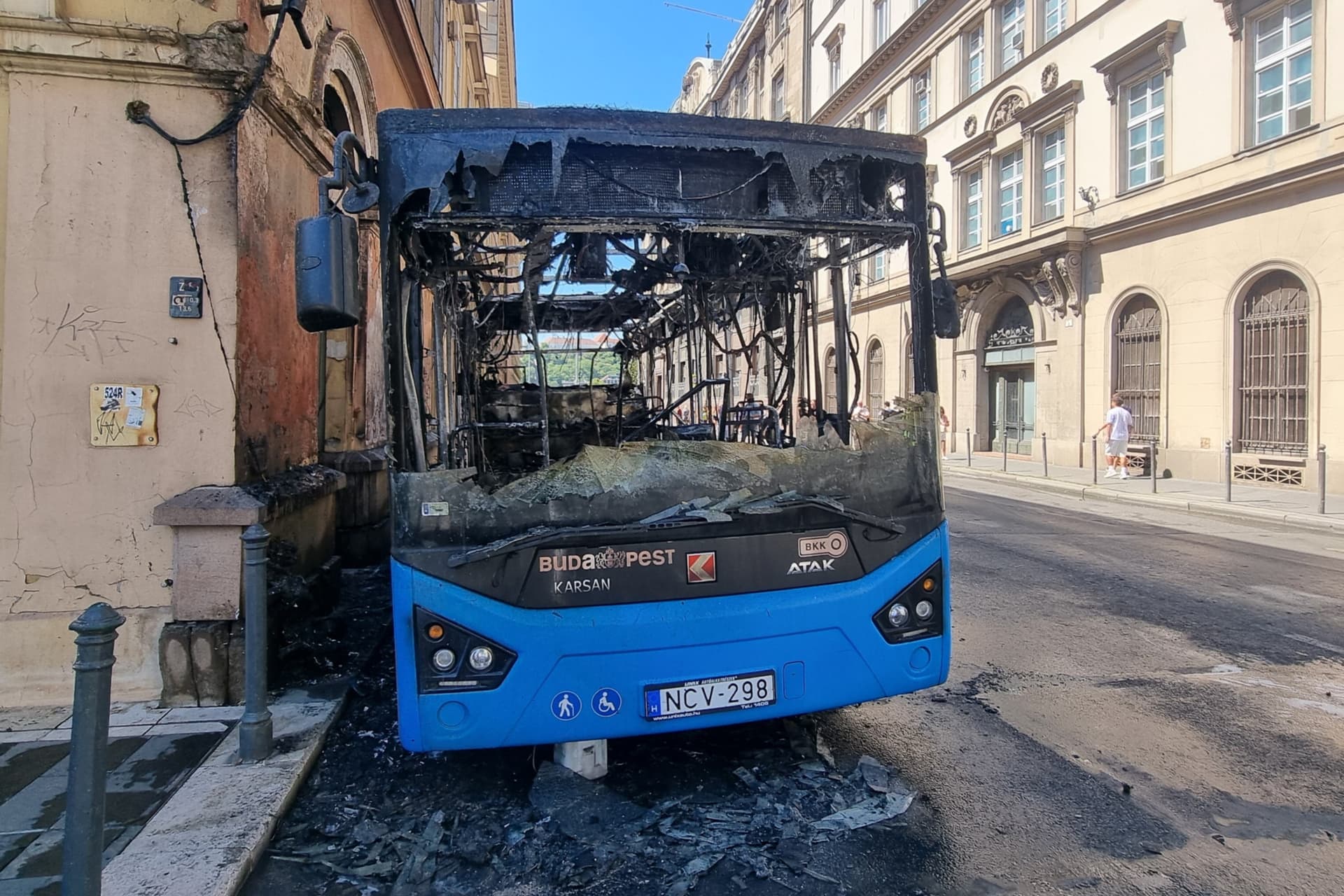 Kiégett egy autóbusz az V. kerületben