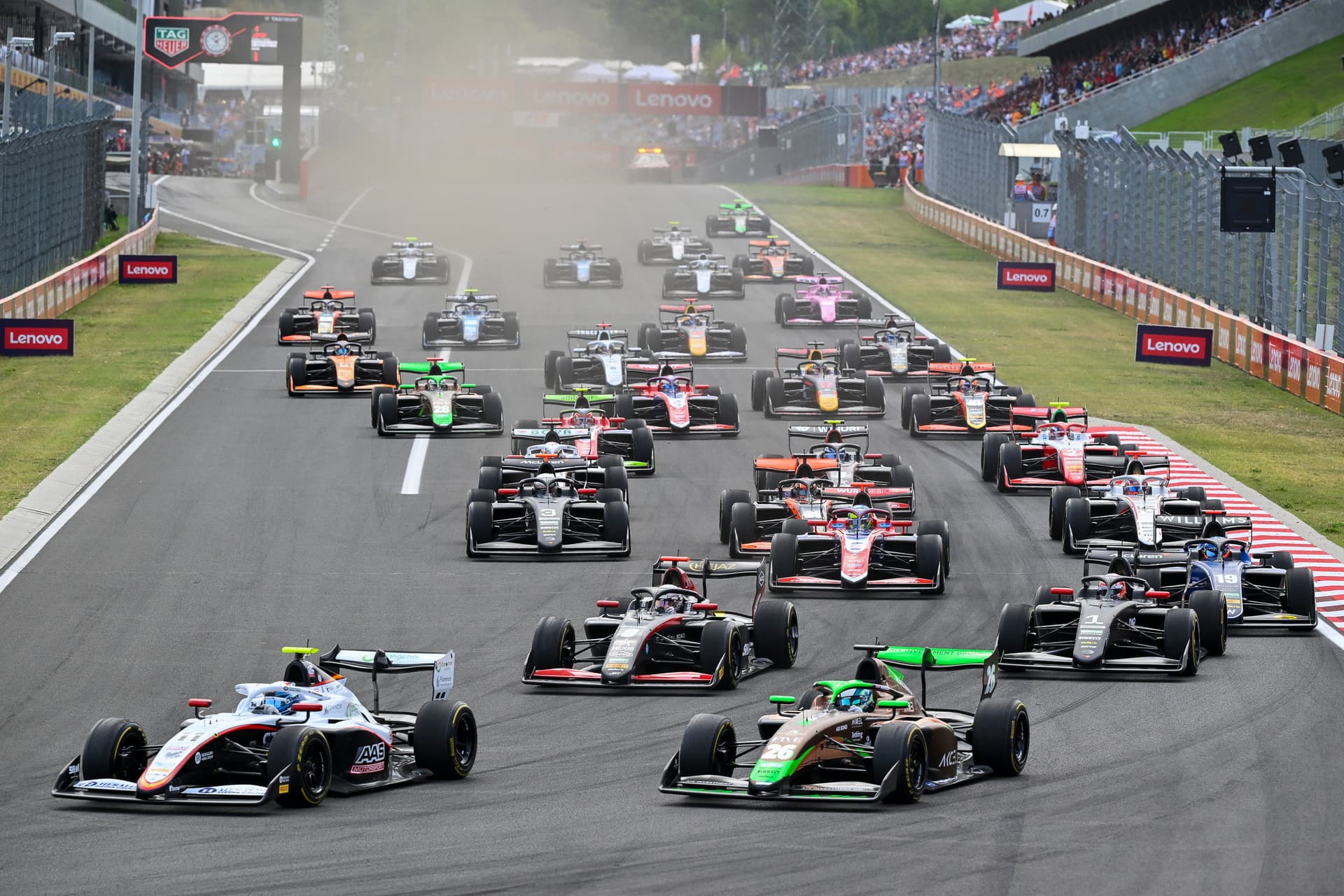 Inthraphuvasak győzelemre váltotta pole pozícióját a Forma-3-as sprintfutamon