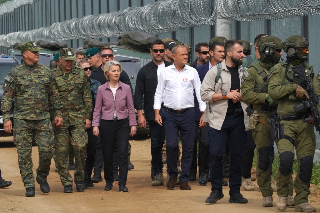 Hidvéghi Balázs meghívta Ursula von der Leyent a déli határkerítéshez