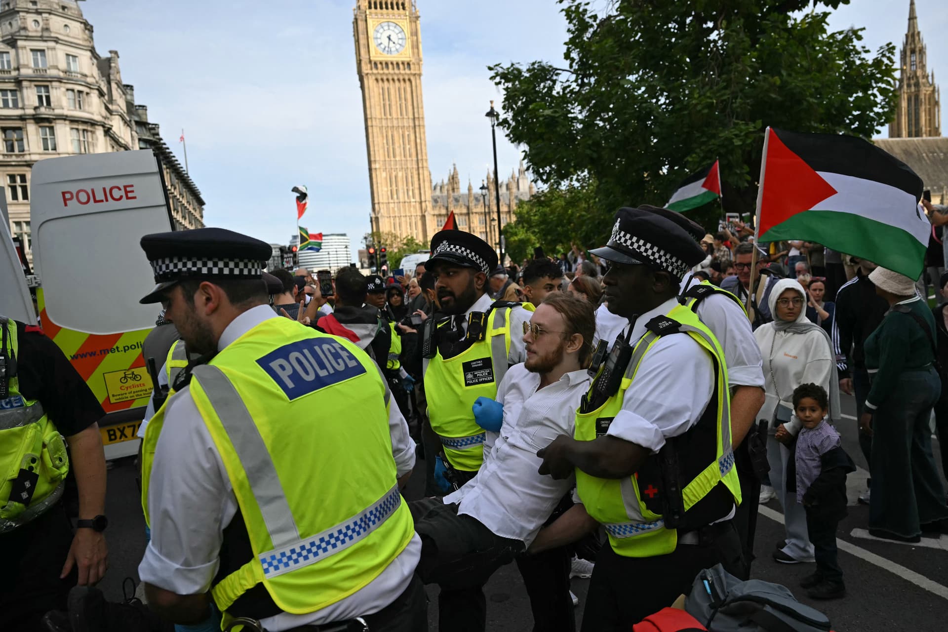 Botrányos londoni tüntetés