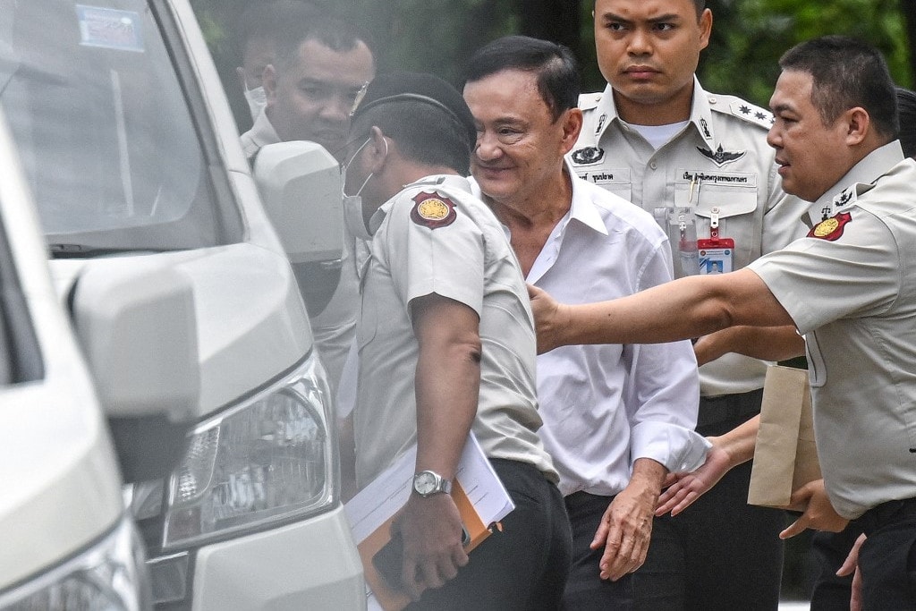 Börtönbe vonult Thakszin Sinavatra, Thaiföld volt miniszterelnöke