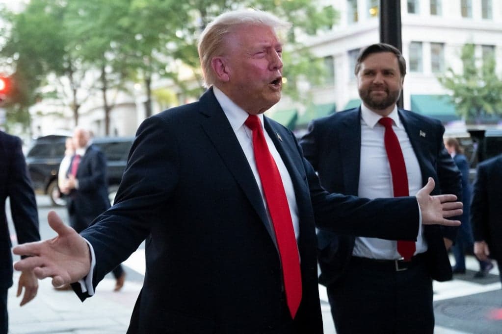 Trump magas büntetővámok kivetését követeli India és Kína ellen