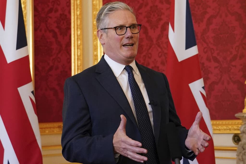 A brit miniszterelnök kiáll a BBC függetlensége mellett