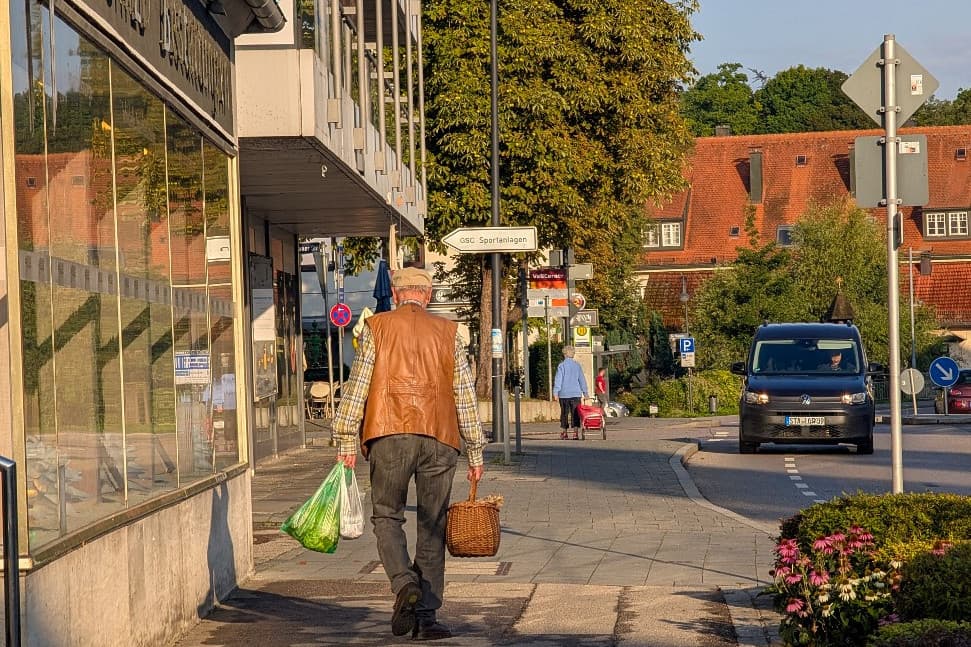 Érkezik a 30 ezer forintos élelmiszerutalvány az idősekhez