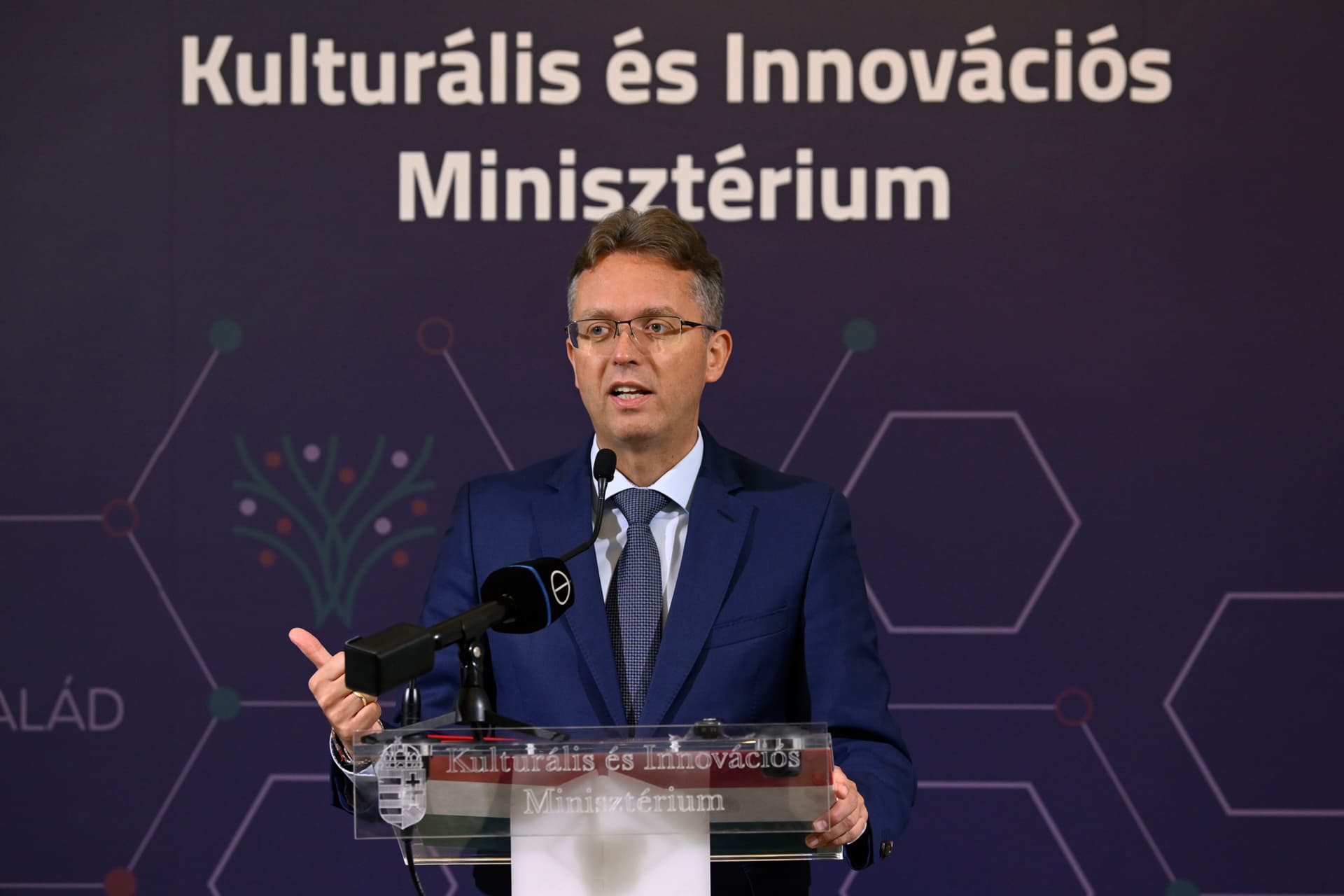 Mesterséges intelligencia képzés indul hatvan magyar középiskolában