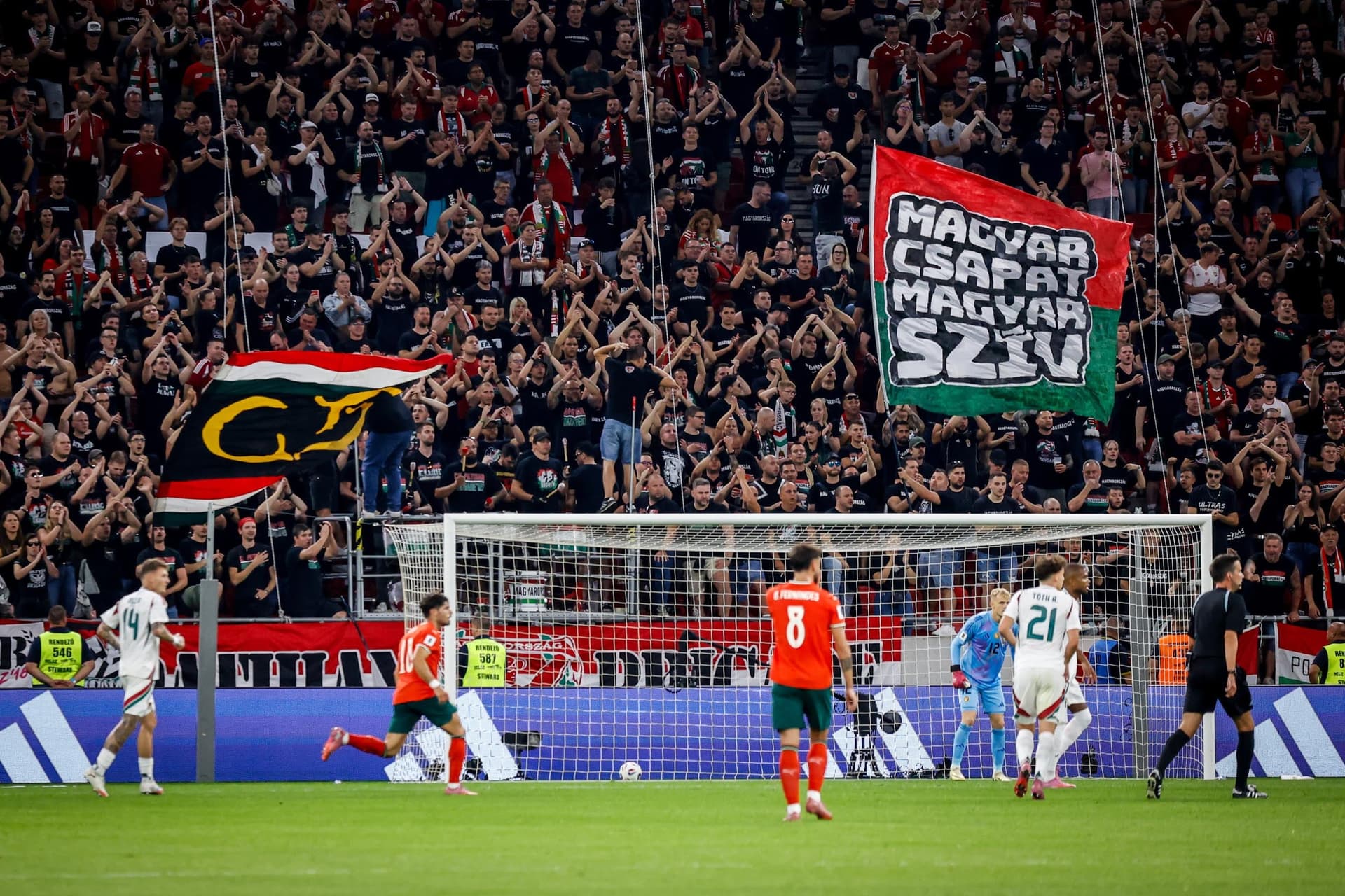 Varga Barnabás fejjel duplázott, CR7 tizenegyest lőtt, Portugália győzött + Galéria