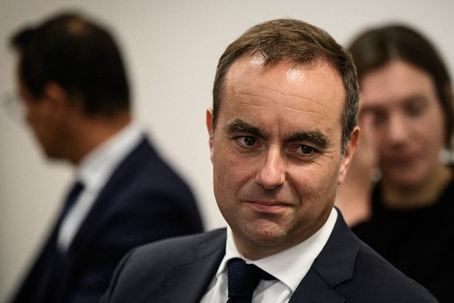 Lecornu leköszönő francia miniszterelnök az utolsó pillanatban tárgyalásokba kezd