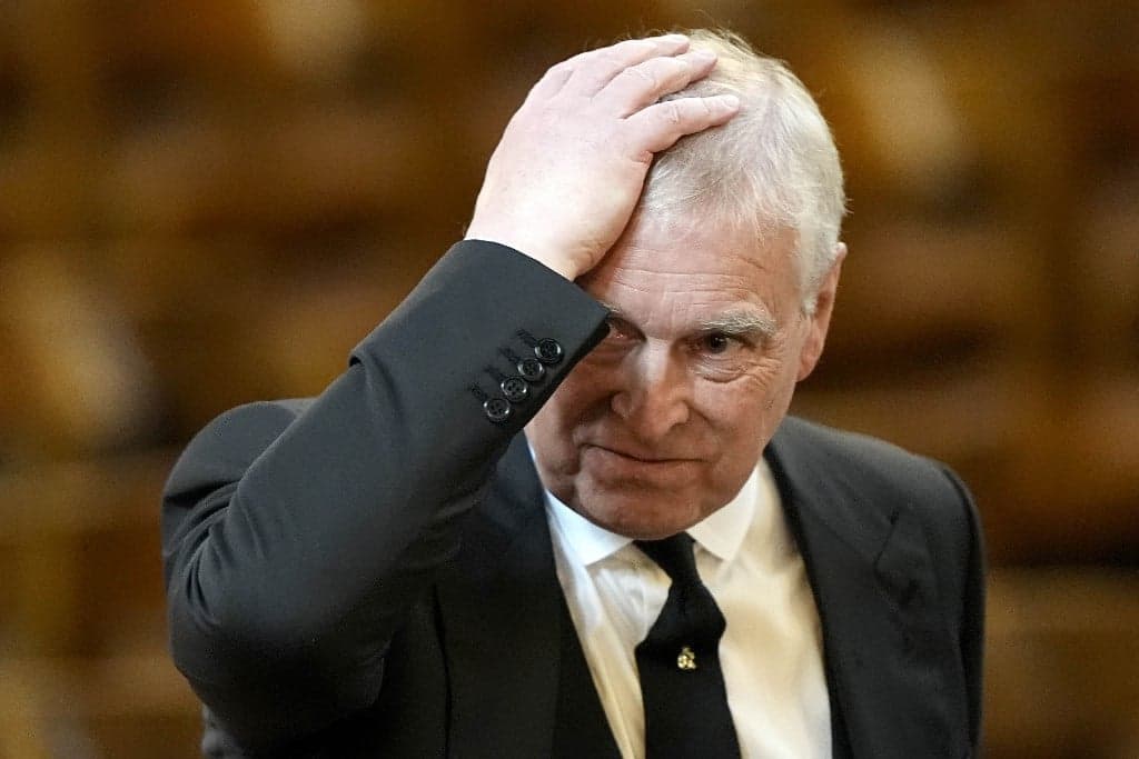 Károly király nem kegyelmez testvérének