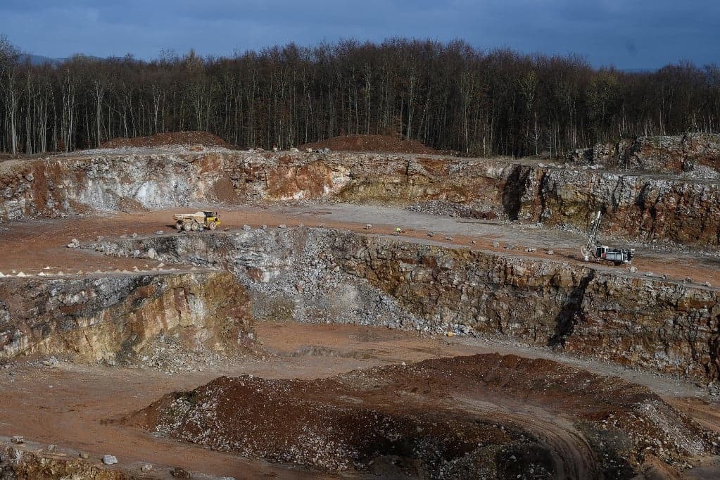A szigorított kínai exportellenőrzések komoly problémákat okoznak az európai feldolgozóiparnak
