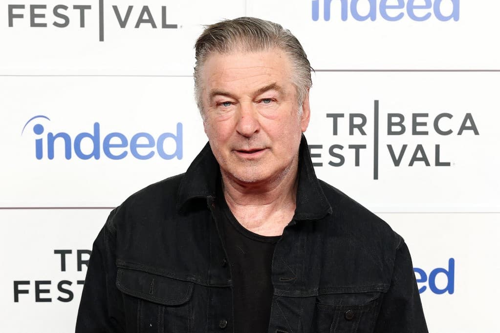 Alec Baldwin fának hajtott + VIDEÓ