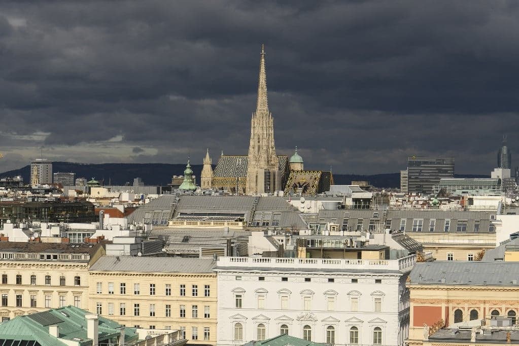 Eltűnt harminc év után az állványzat