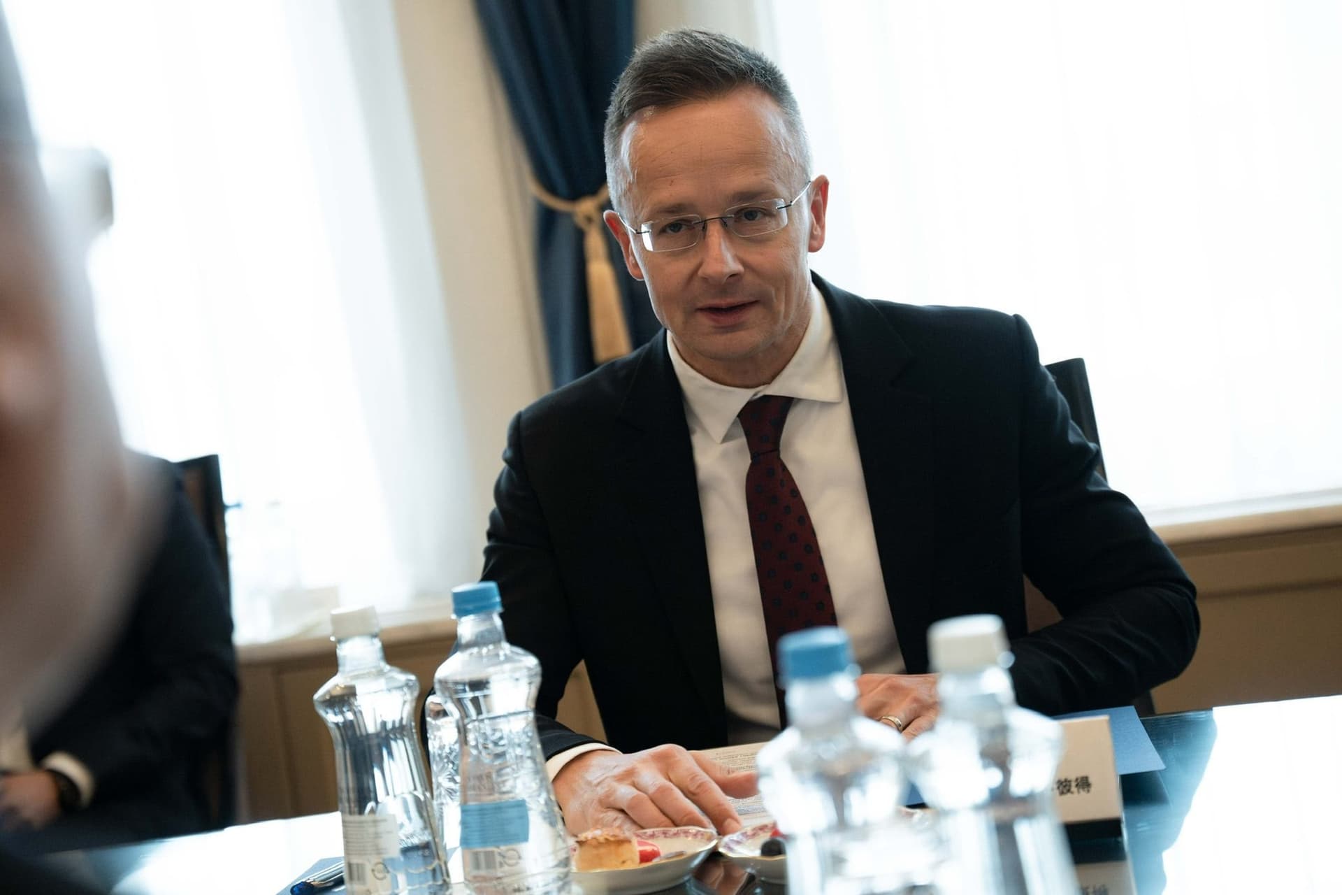 Dübörög a sportdiplomácia is