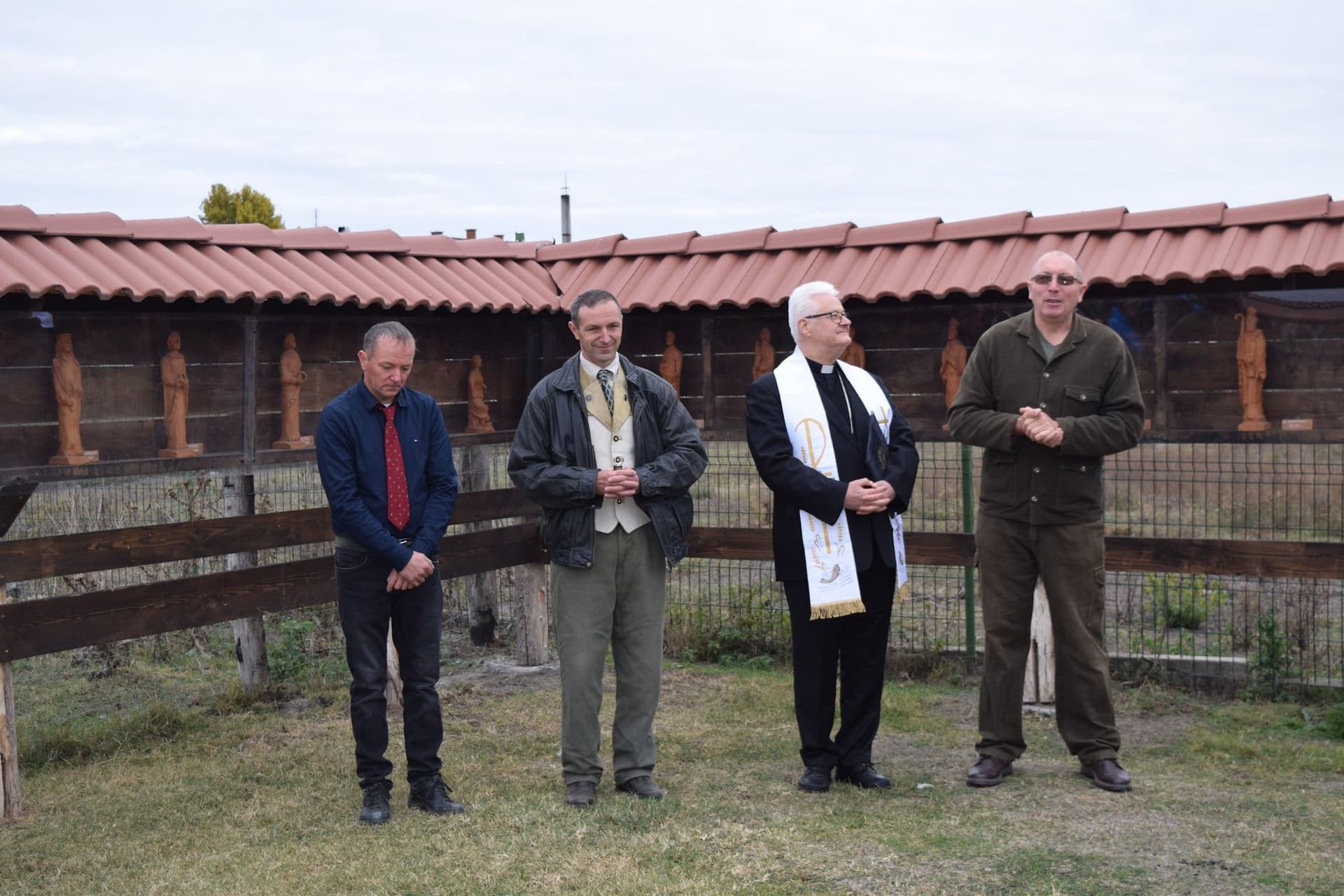 Felavatták a világ leghosszabb szentszoborfalát