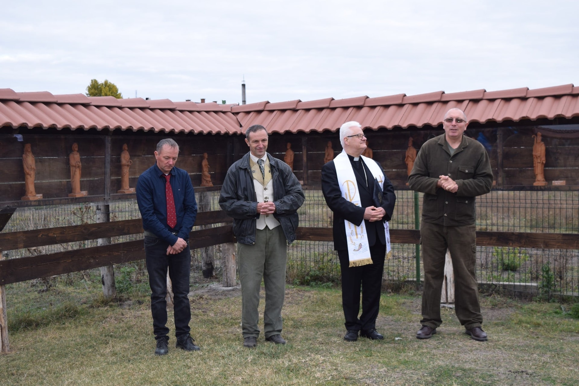 Felavatták a világ leghosszabb szentszoborfalát