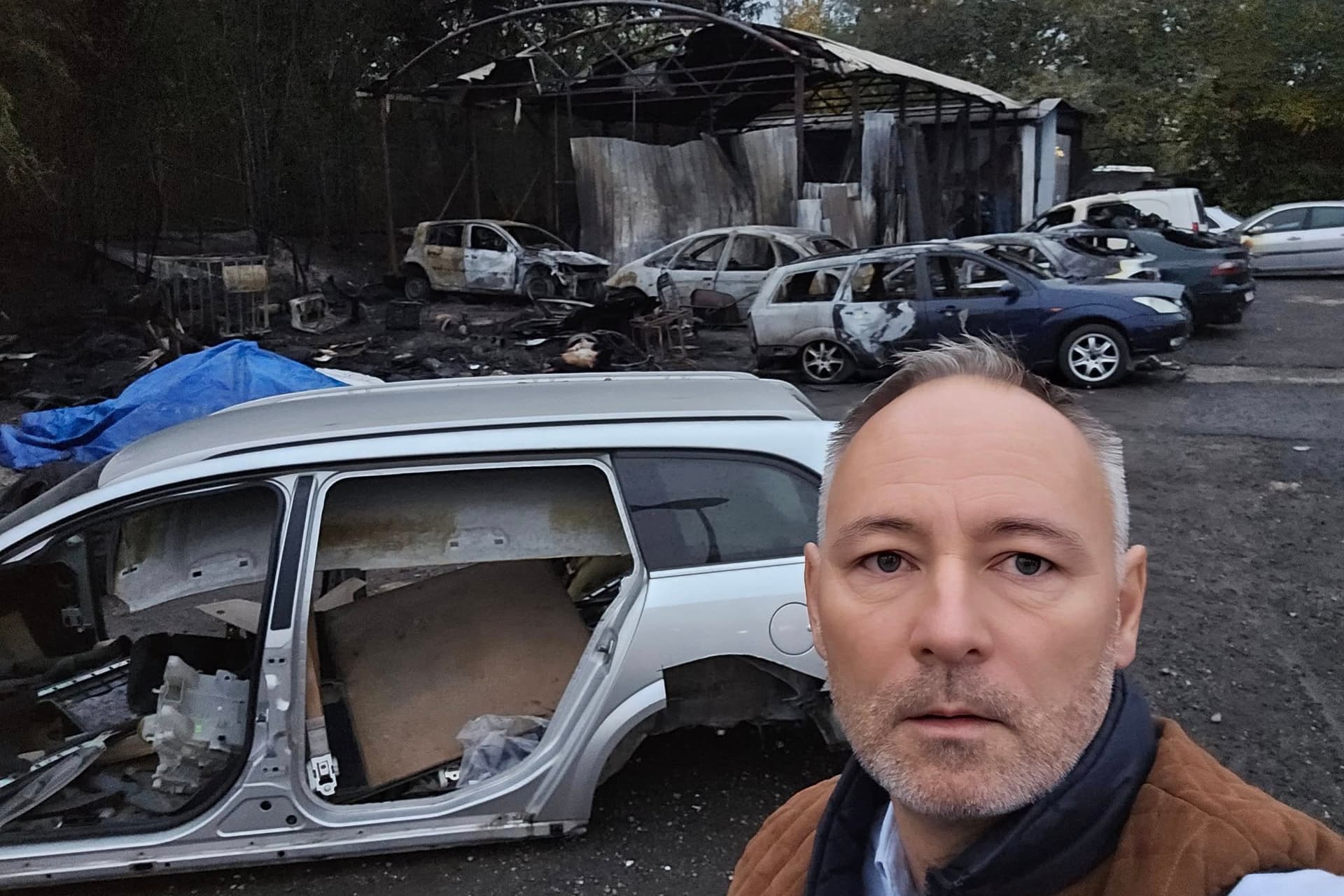 Tűz ütött ki egy autószerelő-műhelyben